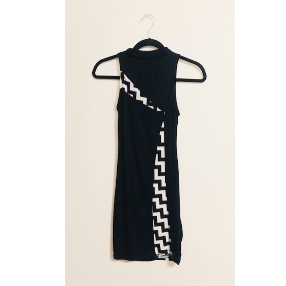 New Mock Neck Black Zigzag Dress